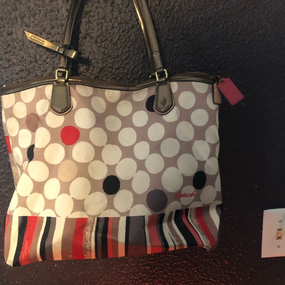 To many purses - Picture 5 of 8